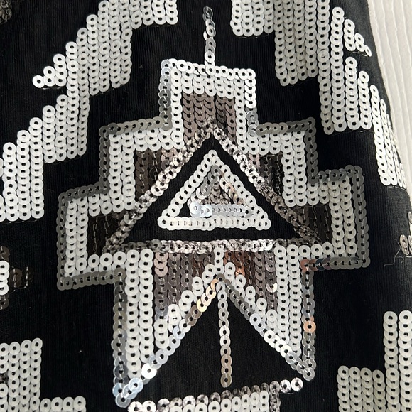 Express Sequin Aztec Printed Mini Skirt Black White - Picture 3 of 4